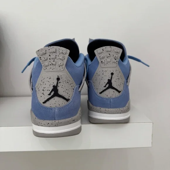 Jordan 4 Retro University Blue CT8527-400 Sz 9 - Picture 3 of 7